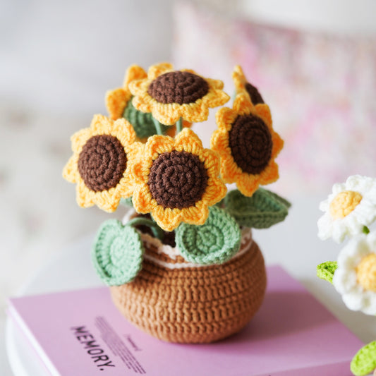 Picture showing the finished crocheted sunflower made from this kit.